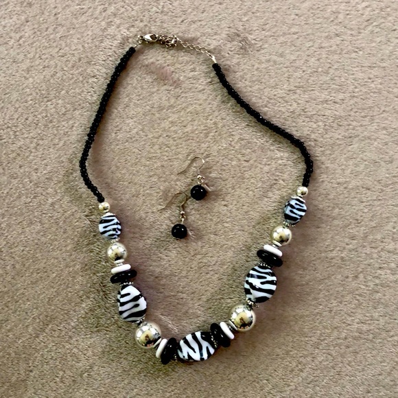 Zebra beaded necklace with matching earrings. - Picture 1 of 6
